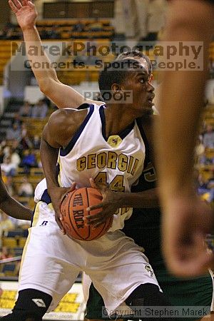 

Filename: img_4157_std.jpg
Aperture: f/2.8
Shutter Speed: 1/500
Body: Canon EOS DIGITAL REBEL
Lens: Canon EF 80-200mm f/2.8 L