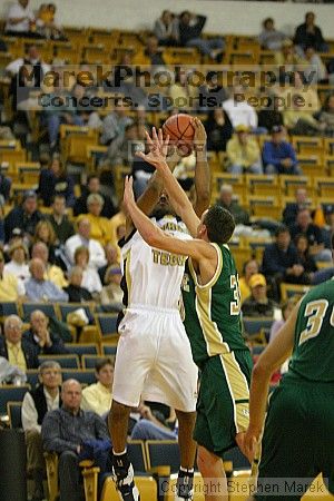 

Filename: img_4104_std.jpg
Aperture: f/2.8
Shutter Speed: 1/500
Body: Canon EOS DIGITAL REBEL
Lens: Canon EF 80-200mm f/2.8 L