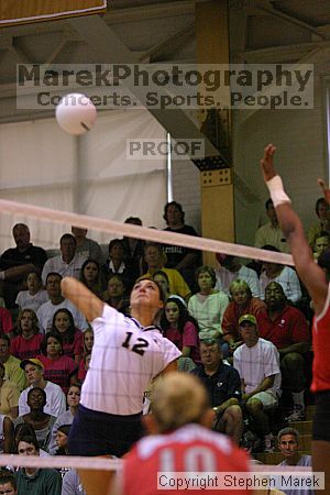 

Filename: img_0557_std.jpg
Aperture: f/2.8
Shutter Speed: 1/320
Body: Canon EOS DIGITAL REBEL
Lens: Canon EF 80-200mm f/2.8 L