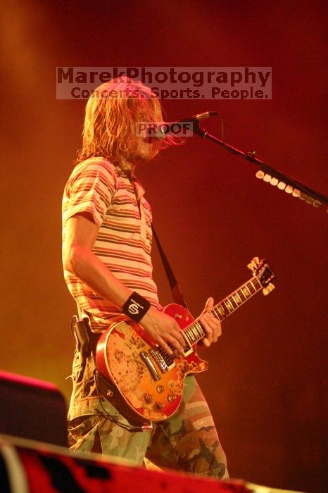Puddle of Mudd performs on the 99X stage on the first day of Music Midtown, 2004.

Filename: IMG_6080.jpg
Aperture: f/2.8
Shutter Speed: 1/160
Body: Canon EOS DIGITAL REBEL
Lens: Canon EF 80-200mm f/2.8 L