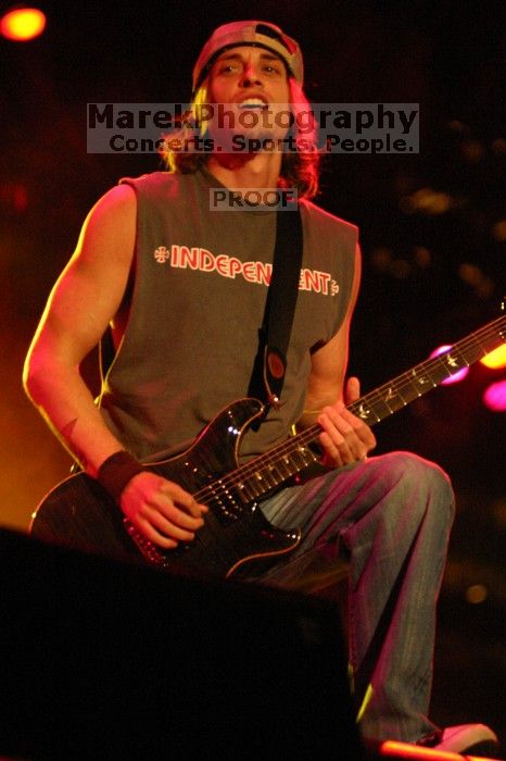 Puddle of Mudd performs on the first day of Music Midtown, 2004.

Filename: IMG_6063.jpg
Aperture: f/2.8
Shutter Speed: 1/160
Body: Canon EOS DIGITAL REBEL
Lens: Canon EF 80-200mm f/2.8 L