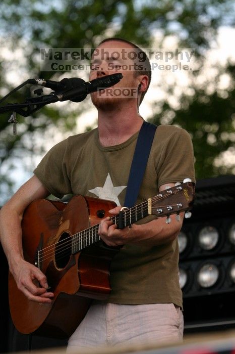 Damien Rice performs on the 99X stage on the second day of Music Midtown, 2004.
Filename: IMG_6322.jpg
Aperture: f/5.0
Shutter Speed: 1/320
Body: Canon EOS DIGITAL REBEL
Lens: Canon EF 80-200mm f/2.8 L