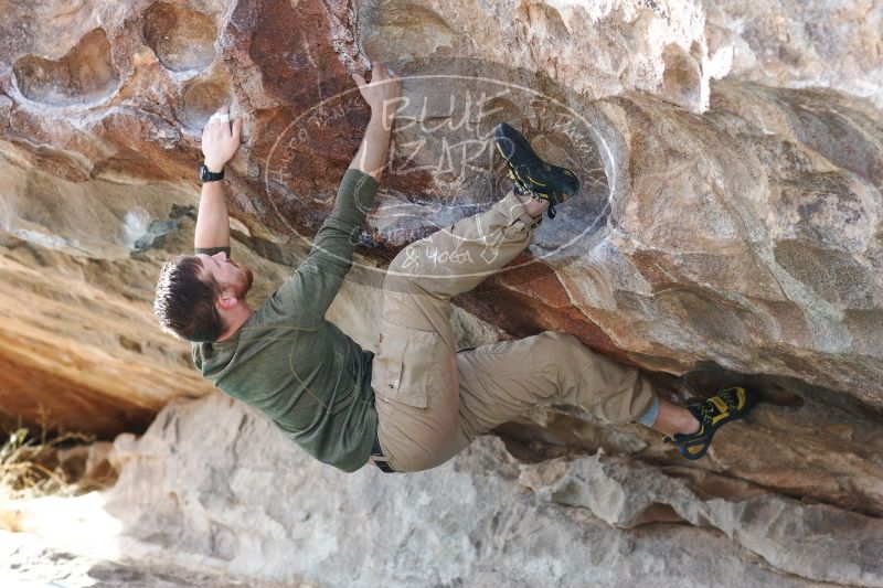 

Filename: SRM_20170103_1538122.jpg
Aperture: f/3.2
Shutter Speed: 1/400
Body: Canon EOS-1D Mark II
Lens: Canon EF 85mm f/1.2 L II