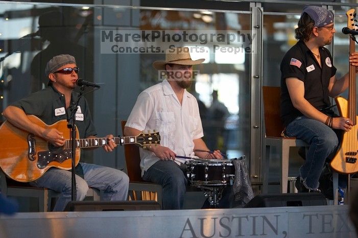 The Gene Pool, performing at the Austin airport. Geno Stroia II on vocals/guitar, Jorge Castillo on vocals/guitar, Travis Woodard on drums and Steven Ray Will on vocals/bass guitar.
Filename: SRM_20060518_160140_4.jpg
Aperture: f/2.8
Shutter Speed: 1/250
Body: Canon EOS 20D
Lens: Canon EF 80-200mm f/2.8 L