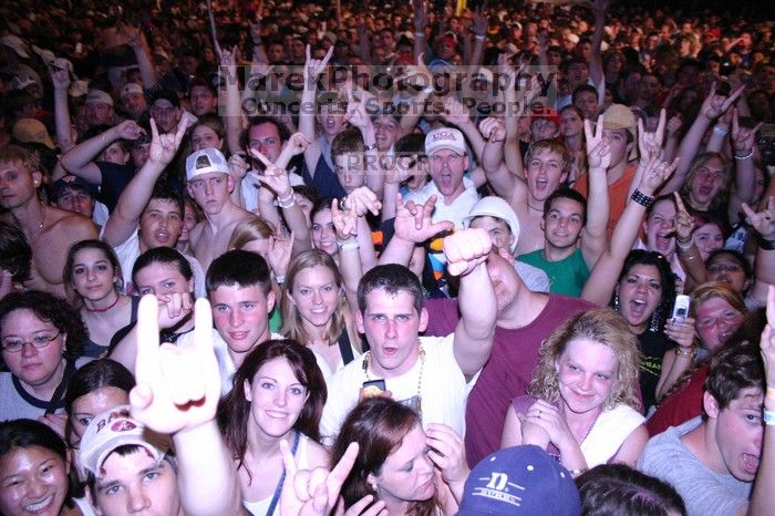 The Offspring performs on the 99X stage on the second day of Music Midtown, 2004.
Filename: IMG_6652.jpg
Aperture: f/3.5
Shutter Speed: 1/100
Body: Canon EOS DIGITAL REBEL
Lens: Canon EF-S 18-55mm f/3.5-5.6