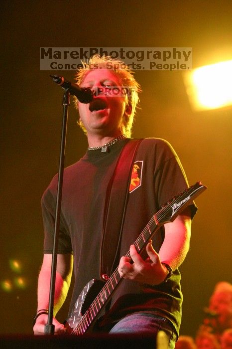 The Offspring performs on the 99X stage on the second day of Music Midtown, 2004.
Filename: IMG_6674.jpg
Aperture: f/3.2
Shutter Speed: 1/250
Body: Canon EOS DIGITAL REBEL
Lens: Canon EF 80-200mm f/2.8 L