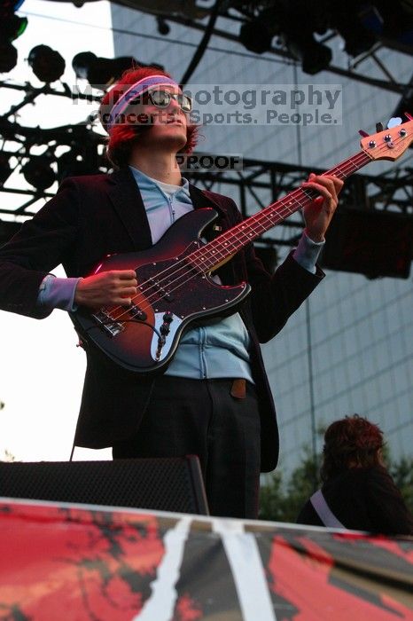 The Strokes perform on the 99X stage on the second day of Music Midtown, 2004.

Filename: IMG_6580.jpg
Aperture: f/5.6
Shutter Speed: 1/320
Body: Canon EOS DIGITAL REBEL
Lens: Canon EF 80-200mm f/2.8 L