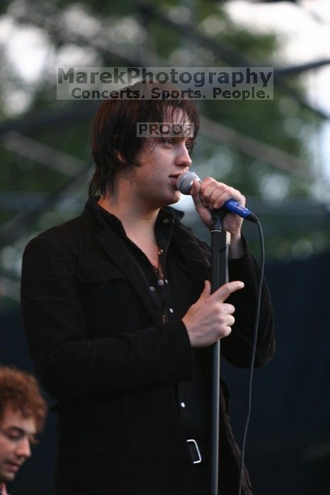 The Strokes perform on the 99X stage on the second day of Music Midtown, 2004.

Filename: IMG_6572.jpg
Aperture: f/2.8
Shutter Speed: 1/320
Body: Canon EOS DIGITAL REBEL
Lens: Canon EF 80-200mm f/2.8 L