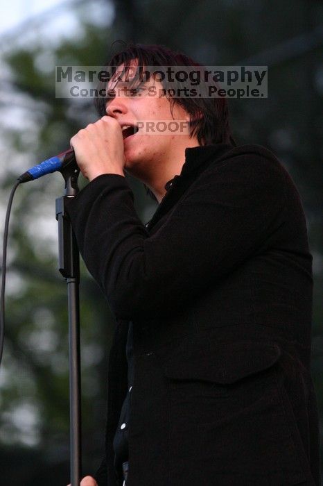 The Strokes perform on the 99X stage on the second day of Music Midtown, 2004.
Filename: IMG_6596.jpg
Aperture: f/4.0
Shutter Speed: 1/320
Body: Canon EOS DIGITAL REBEL
Lens: Canon EF 80-200mm f/2.8 L