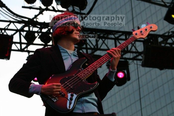 The Strokes perform on the 99X stage on the second day of Music Midtown, 2004.

Filename: IMG_6578.jpg
Aperture: f/8.0
Shutter Speed: 1/250
Body: Canon EOS DIGITAL REBEL
Lens: Canon EF 80-200mm f/2.8 L