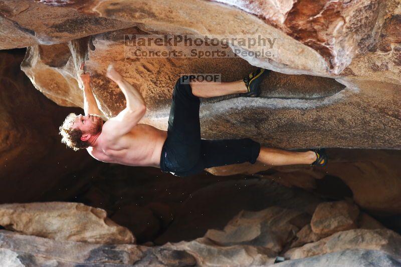 

Filename: SRM_20170311_1636301.jpg
Aperture: f/2.8
Shutter Speed: 1/320
Body: Canon EOS-1D Mark II
Lens: Canon EF 85mm f/1.2 L II