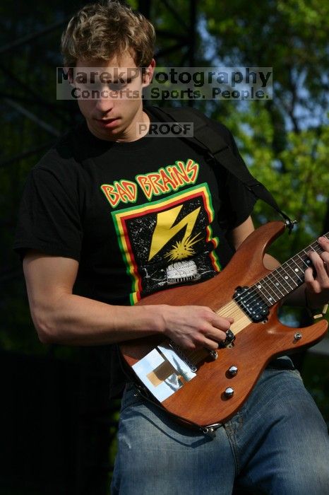 Trapt performs on the 99X stage on the second day of Music Midtown, 2004.
Filename: IMG_6436.jpg
Aperture: f/8.0
Shutter Speed: 1/320
Body: Canon EOS DIGITAL REBEL
Lens: Canon EF 80-200mm f/2.8 L