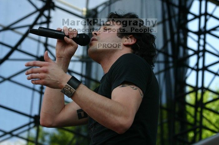 Trapt performs on the 99X stage on the second day of Music Midtown, 2004.
Filename: IMG_6537.jpg
Aperture: f/7.1
Shutter Speed: 1/320
Body: Canon EOS DIGITAL REBEL
Lens: Canon EF 80-200mm f/2.8 L