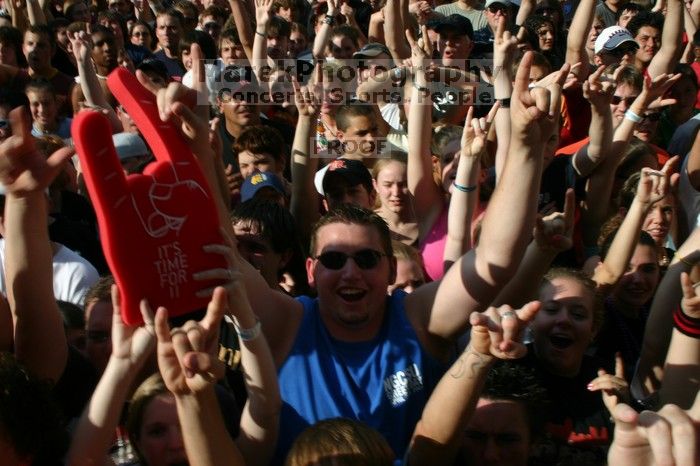 Trapt performs on the 99X stage on the second day of Music Midtown, 2004.

Filename: IMG_6422.jpg
Aperture: f/22.0
Shutter Speed: 1/80
Body: Canon EOS DIGITAL REBEL
Lens: Canon EF-S 18-55mm f/3.5-5.6