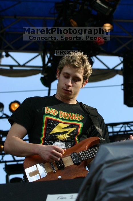 Trapt performs on the 99X stage on the second day of Music Midtown, 2004.
Filename: IMG_6453.jpg
Aperture: f/6.3
Shutter Speed: 1/320
Body: Canon EOS DIGITAL REBEL
Lens: Canon EF 80-200mm f/2.8 L