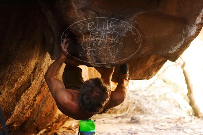 

Filename: SRM_20170315_1126191.jpg
Aperture: f/2.8
Shutter Speed: 1/250
Body: Canon EOS-1D Mark II
Lens: Canon EF 50mm f/1.8 II