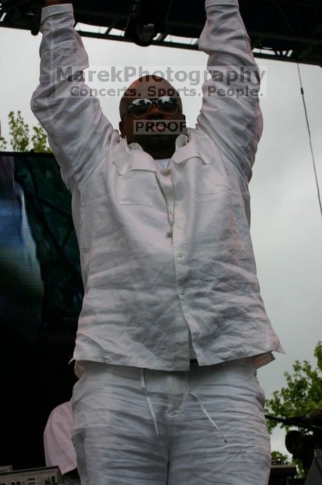 Cee Lo performs on the third day of Music Midtown, 2004.

Filename: IMG_6907.jpg
Aperture: f/10.0
Shutter Speed: 1/250
Body: Canon EOS DIGITAL REBEL
Lens: Canon EF 80-200mm f/2.8 L