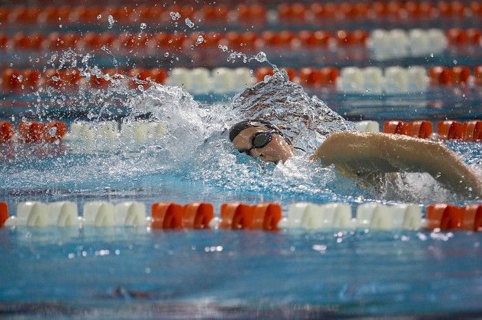 Kelsey Ditto of the Longhorn Aquatic swim team placed 1st in the last heat of the 1650 Freestyle Finals with a time of 16:05.39 at the Speedo American Short Course Championships.
Filename: SRM_20060304_183258_8.jpg
Aperture: f/2.8
Shutter Speed: 1/1250
Body: Canon EOS 20D
Lens: Canon EF 80-200mm f/2.8 L