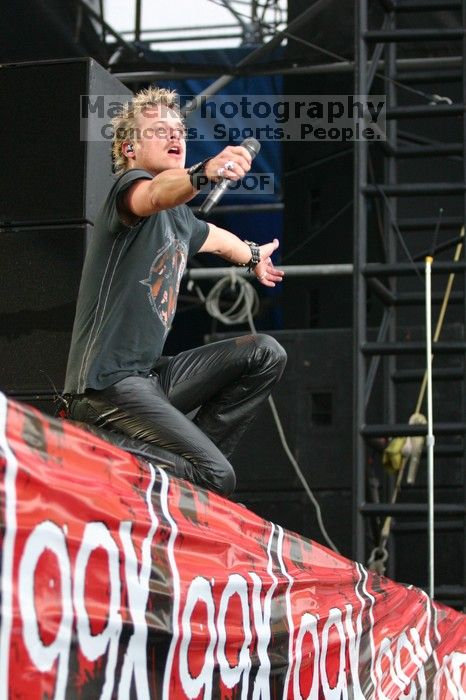 Fuel performs on the 99X stage on the third day of Music Midtown, 2004.
Filename: IMG_7205.jpg
Aperture: f/2.8
Shutter Speed: 1/320
Body: Canon EOS DIGITAL REBEL
Lens: Canon EF 80-200mm f/2.8 L