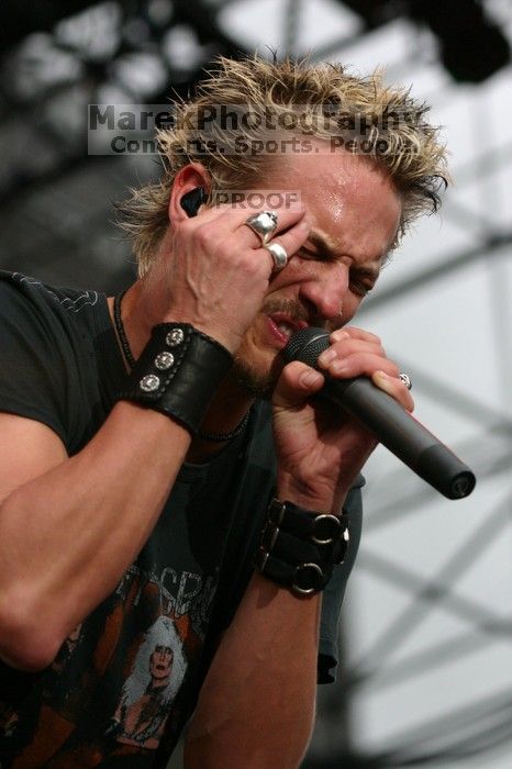 Fuel performs on the 99X stage on the third day of Music Midtown, 2004.
Filename: IMG_7193.jpg
Aperture: f/4.5
Shutter Speed: 1/320
Body: Canon EOS DIGITAL REBEL
Lens: Canon EF 80-200mm f/2.8 L