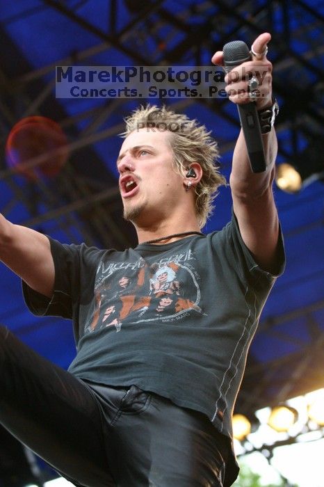 Fuel performs on the 99X stage on the third day of Music Midtown, 2004.
Filename: IMG_7109.jpg
Aperture: f/4.0
Shutter Speed: 1/250
Body: Canon EOS DIGITAL REBEL
Lens: Canon EF 80-200mm f/2.8 L