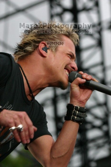 Fuel performs on the 99X stage on the third day of Music Midtown, 2004.
Filename: IMG_7191.jpg
Aperture: f/5.0
Shutter Speed: 1/320
Body: Canon EOS DIGITAL REBEL
Lens: Canon EF 80-200mm f/2.8 L