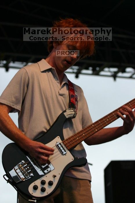 The Whigs perform on the third day of Music Midtown, 2004.

Filename: IMG_7038.jpg
Aperture: f/4.0
Shutter Speed: 1/250
Body: Canon EOS DIGITAL REBEL
Lens: Canon EF 80-200mm f/2.8 L