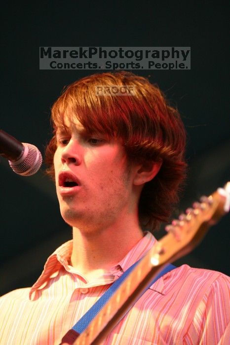 The Whigs perform on the third day of Music Midtown, 2004.

Filename: IMG_7064.jpg
Aperture: f/2.8
Shutter Speed: 1/250
Body: Canon EOS DIGITAL REBEL
Lens: Canon EF 80-200mm f/2.8 L