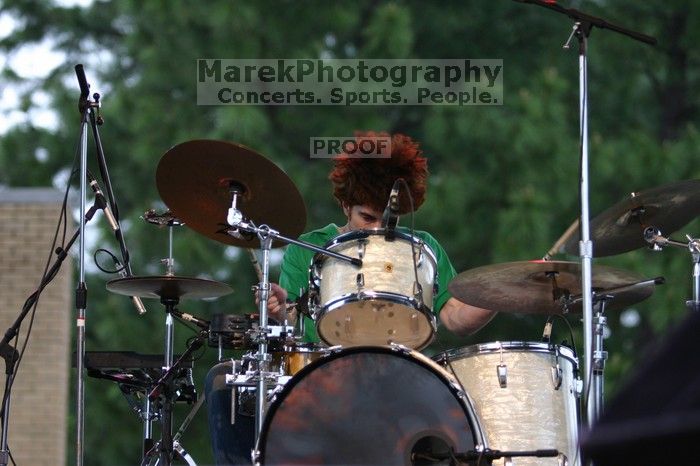 The Whigs perform on the third day of Music Midtown, 2004.

Filename: IMG_7044.jpg
Aperture: f/2.8
Shutter Speed: 1/250
Body: Canon EOS DIGITAL REBEL
Lens: Canon EF 80-200mm f/2.8 L