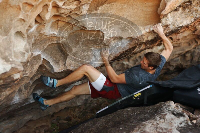 

Filename: SRM_20171118_1614272.jpg
Aperture: f/2.8
Shutter Speed: 1/500
Body: Canon EOS-1D Mark II
Lens: Canon EF 50mm f/1.8 II