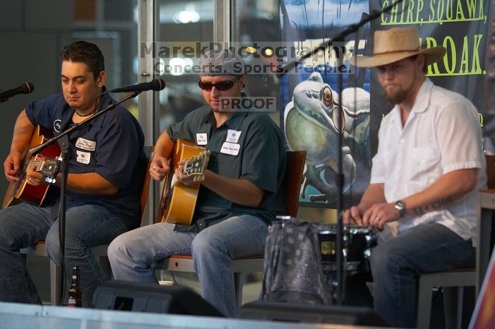 The Gene Pool, performing at the Austin airport. Geno Stroia II on vocals/guitar, Jorge Castillo on vocals/guitar, Travis Woodard on drums and Steven Ray Will on vocals/bass guitar.
Filename: SRM_20060518_154656_3.jpg
Aperture: f/2.8
Shutter Speed: 1/200
Body: Canon EOS 20D
Lens: Canon EF 80-200mm f/2.8 L