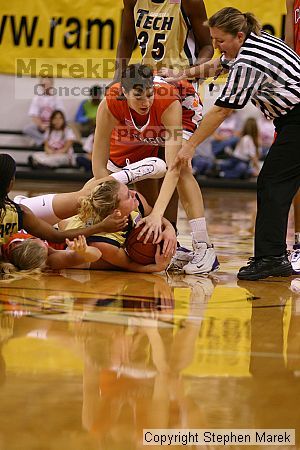 The Georgia Tech women's basketball team played Clemson.

Filename: img_0582_std.jpg
Aperture: f/2.8
Shutter Speed: 1/320
Body: Canon EOS DIGITAL REBEL
Lens: Canon EF 80-200mm f/2.8 L