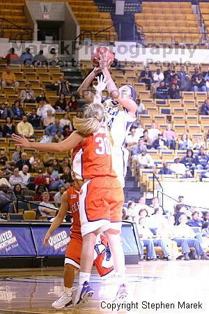 The Georgia Tech women's basketball team played Clemson.

Filename: img_0585_std.jpg
Aperture: f/2.8
Shutter Speed: 1/320
Body: Canon EOS DIGITAL REBEL
Lens: Canon EF 80-200mm f/2.8 L