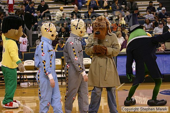 The Georgia Tech women's basketball team played Clemson.

Filename: img_0634_std.jpg
Aperture: f/2.8
Shutter Speed: 1/320
Body: Canon EOS DIGITAL REBEL
Lens: Canon EF 80-200mm f/2.8 L