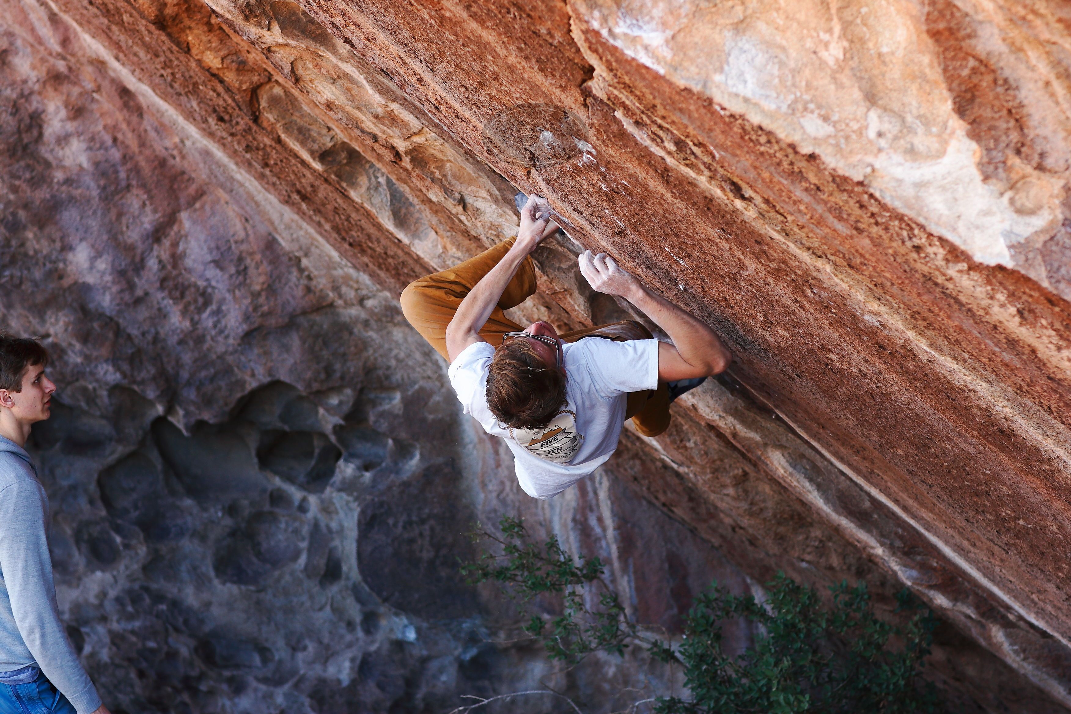 

Filename: SRM_20171230_1229570.jpg
Aperture: f/4.0
Shutter Speed: 1/320
Body: Canon EOS-1D Mark II
Lens: Canon EF 85mm f/1.2 L II