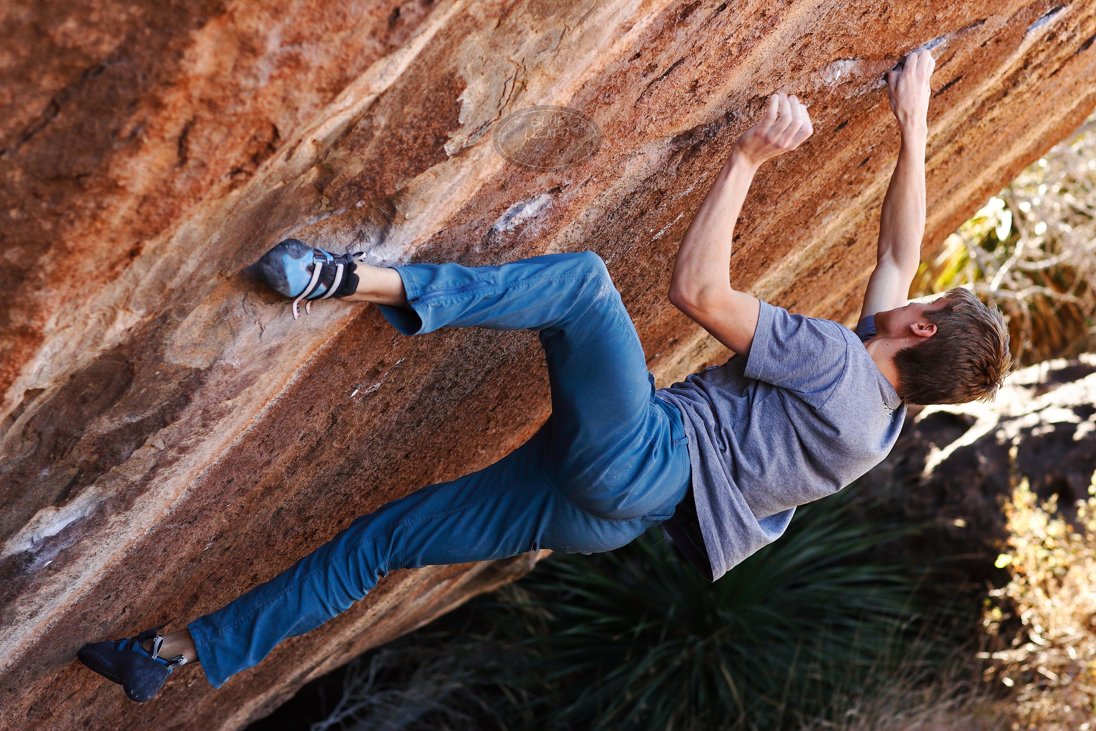 

Filename: SRM_20171230_1351510.jpg
Aperture: f/4.0
Shutter Speed: 1/640
Body: Canon EOS-1D Mark II
Lens: Canon EF 85mm f/1.2 L II