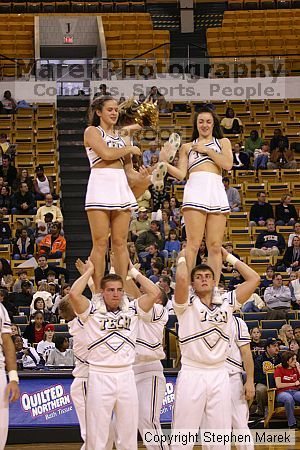 The Georgia Tech women's basketball team played Clemson.
Filename: img_0550_std.jpg
Aperture: f/2.8
Shutter Speed: 1/320
Body: Canon EOS DIGITAL REBEL
Lens: Canon EF 80-200mm f/2.8 L