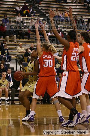 The Georgia Tech women's basketball team played Clemson.
Filename: img_0645_std.jpg
Aperture: f/2.8
Shutter Speed: 1/320
Body: Canon EOS DIGITAL REBEL
Lens: Canon EF 80-200mm f/2.8 L
