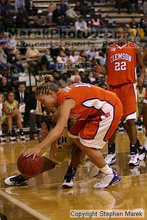 The Georgia Tech women's basketball team played Clemson.

Filename: img_0736_std.jpg
Aperture: f/2.8
Shutter Speed: 1/320
Body: Canon EOS DIGITAL REBEL
Lens: Canon EF 80-200mm f/2.8 L