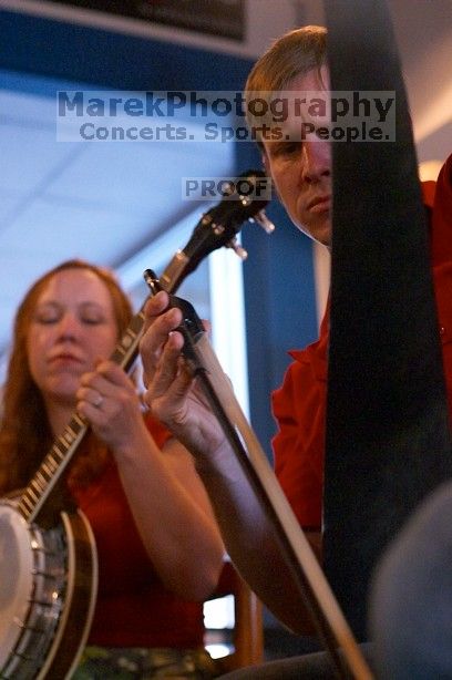 

Filename: SRM_20060223_171814_1.jpg
Aperture: f/2.8
Shutter Speed: 1/160
Body: Canon EOS DIGITAL REBEL
Lens: Canon EF 50mm f/1.8 II