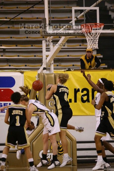 The Georgia Tech women's basketball team played Wake Forest.

Filename: IMG_1042.jpg
Aperture: f/2.8
Shutter Speed: 1/320
Body: Canon EOS DIGITAL REBEL
Lens: Canon EF 80-200mm f/2.8 L