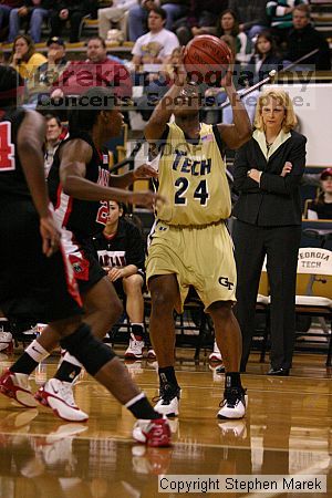 

Filename: img_1749_std.jpg
Aperture: f/2.8
Shutter Speed: 1/640
Body: Canon EOS DIGITAL REBEL
Lens: Canon EF 80-200mm f/2.8 L