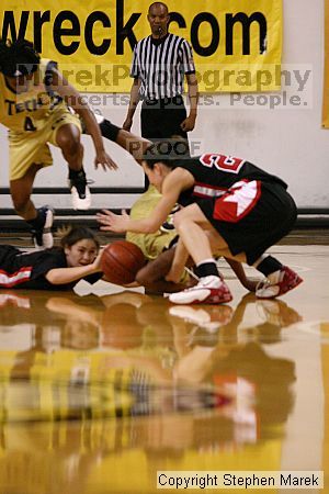 

Filename: img_1808_std.jpg
Aperture: f/3.2
Shutter Speed: 1/500
Body: Canon EOS DIGITAL REBEL
Lens: Canon EF 80-200mm f/2.8 L