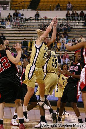 

Filename: img_1753_std.jpg
Aperture: f/2.8
Shutter Speed: 1/640
Body: Canon EOS DIGITAL REBEL
Lens: Canon EF 80-200mm f/2.8 L