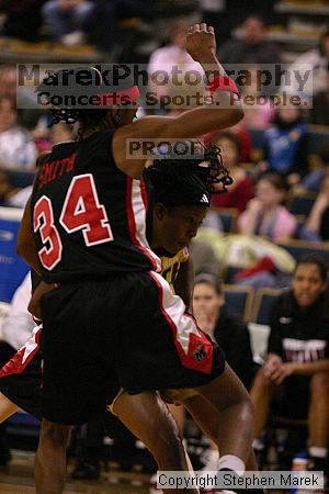 

Filename: img_1755_std.jpg
Aperture: f/2.8
Shutter Speed: 1/640
Body: Canon EOS DIGITAL REBEL
Lens: Canon EF 80-200mm f/2.8 L