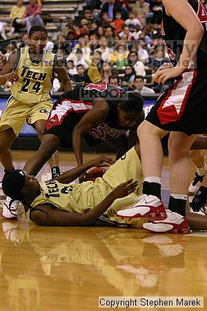 

Filename: img_1777_std.jpg
Aperture: f/3.2
Shutter Speed: 1/500
Body: Canon EOS DIGITAL REBEL
Lens: Canon EF 80-200mm f/2.8 L