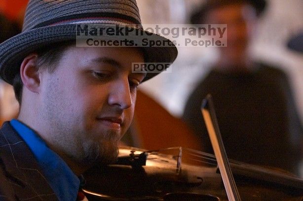 

Filename: SRM_20060223_172908_0.jpg
Aperture: f/2.8
Shutter Speed: 1/200
Body: Canon EOS DIGITAL REBEL
Lens: Canon EF 80-200mm f/2.8 L