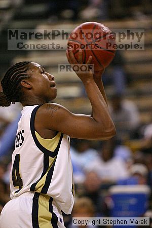 

Filename: img_2099_std.jpg
Aperture: f/2.8
Shutter Speed: 1/640
Body: Canon EOS DIGITAL REBEL
Lens: Canon EF 80-200mm f/2.8 L