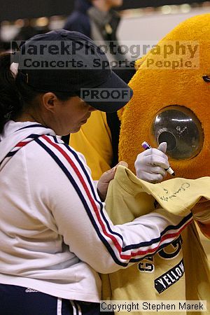 

Filename: img_2266_std.jpg
Aperture: f/3.2
Shutter Speed: 1/500
Body: Canon EOS DIGITAL REBEL
Lens: Canon EF 80-200mm f/2.8 L