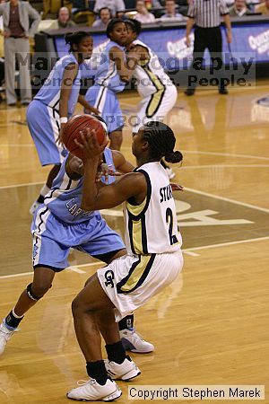 

Filename: img_2178_std.jpg
Aperture: f/2.8
Shutter Speed: 1/640
Body: Canon EOS DIGITAL REBEL
Lens: Canon EF 80-200mm f/2.8 L